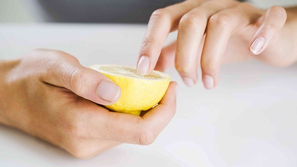 5 mẹo chữa triệt để móng tay ố vàng Cooky 2