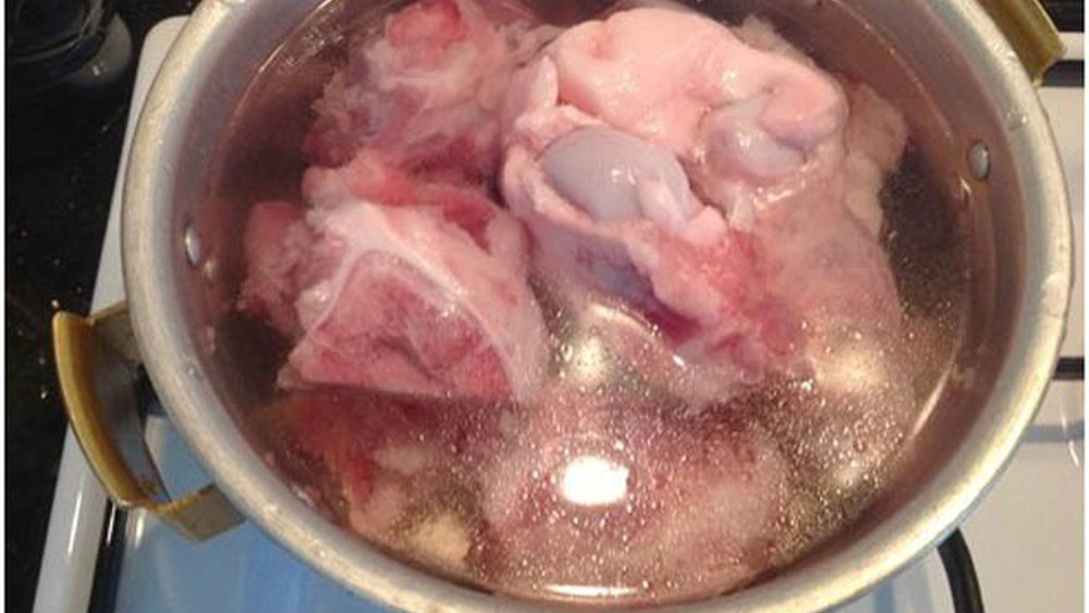 Bí quyết để nồi nước dùng không bị đục 1