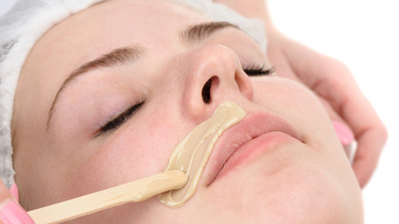 Lòng trắng trứng làm sạch ria mép