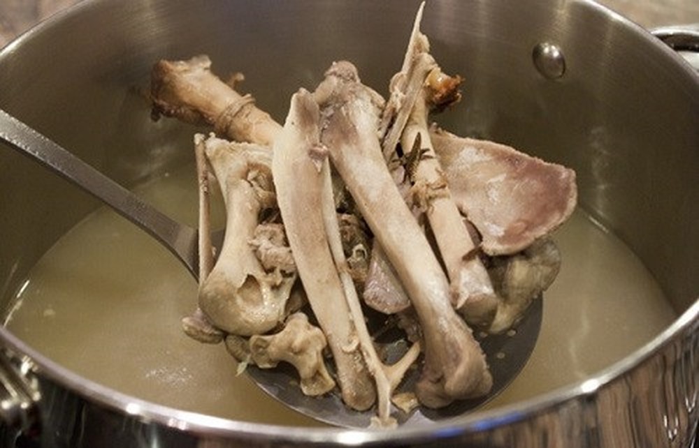 3 cách nấu canh xương bò ngọt thơm hấp dẫn đơn giản bổ dưỡng ai cũng mê