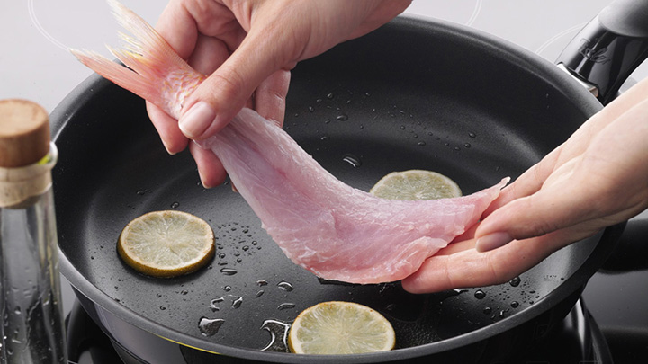 chiên cá không dính