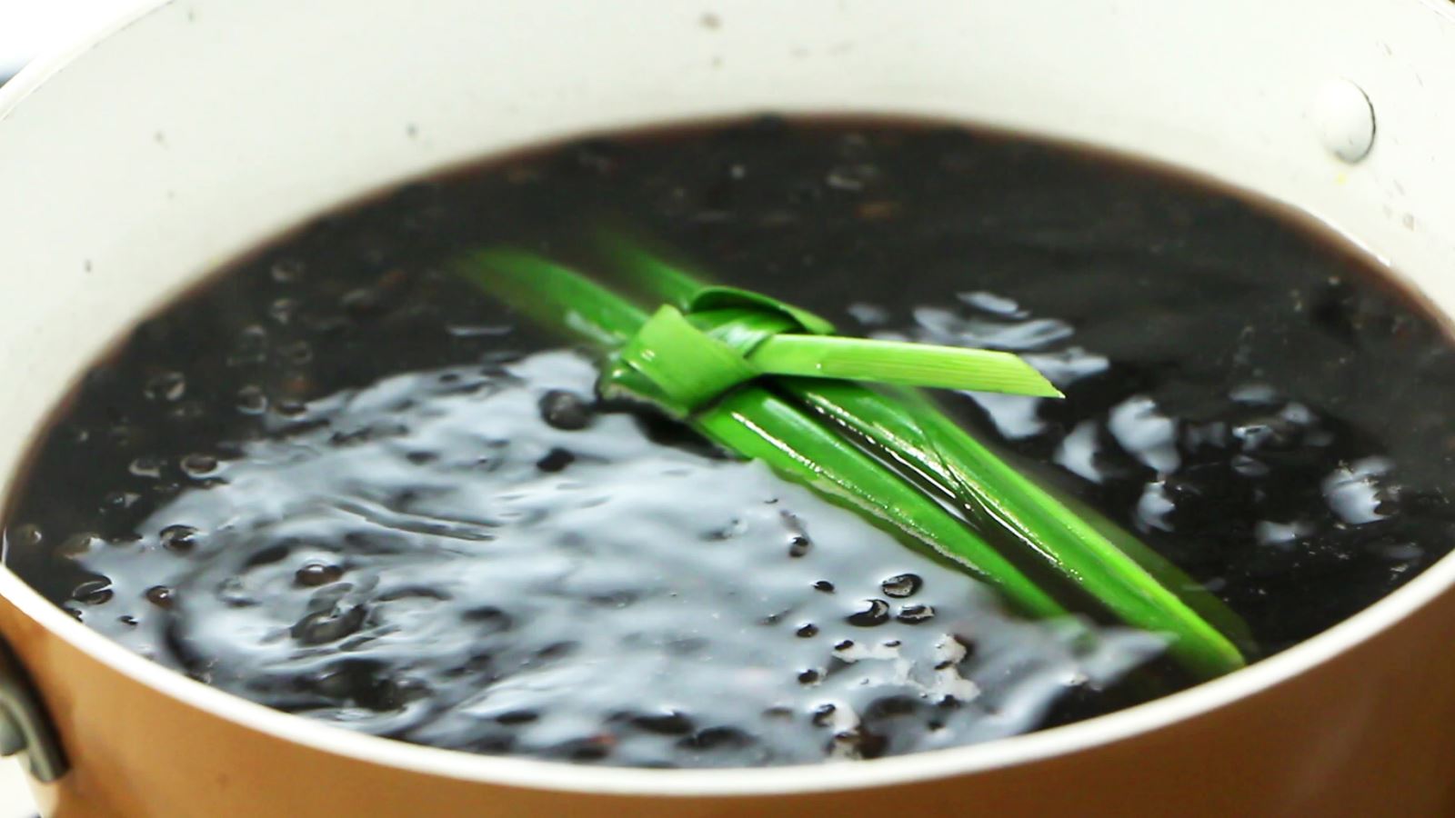Cách nấu nước đậu đen và nước gạo lứt 4