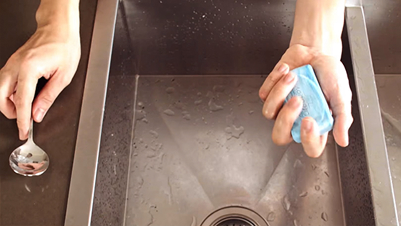 Xà bông và muỗng inbox