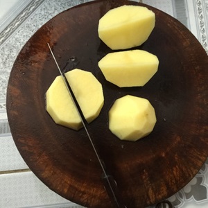 Canh củ dền khoai tây
