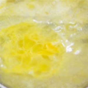 Trứng cuộn nấm kim châm