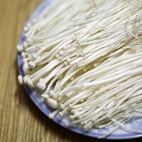 Bò cuộn nấm kim châm