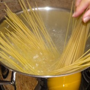 Spaghetti xúc xích