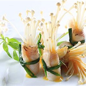 Cá cuộn nấm nướng sốt chanh dây 