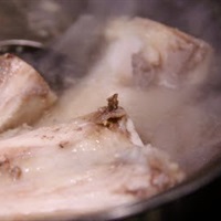 Canh thịt bò cuộn nấm kim châm