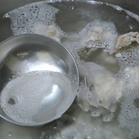 Canh thịt bò cuộn nấm kim châm