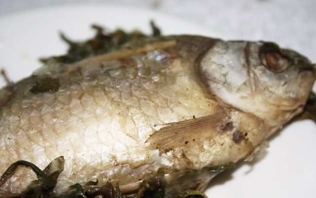 Cách nấu cá diếc hấp hạt sen dâm dương hoắc  