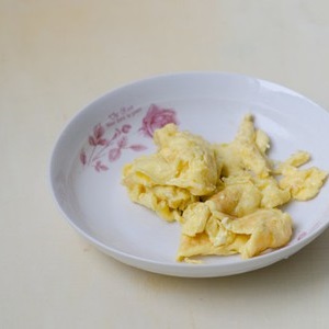 Trứng chiên lá hẹ