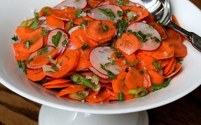 Cách làm salad cà rốt trộn củ cải đỏ  