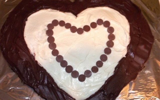 Cách làm bánh gato hình trái tim  