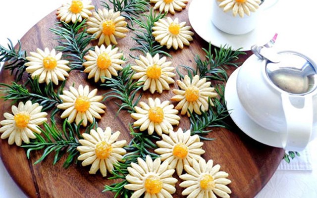 Cách làm bánh quy hình hoa cúc  