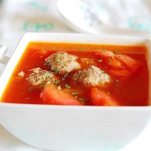 Canh bò viên nấu cà chua