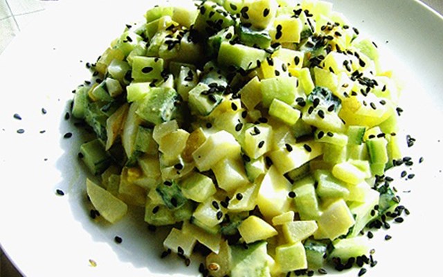 Cách làm salad dưa leo khoai tây  