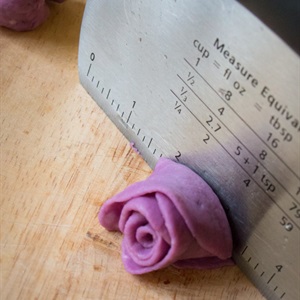 Bánh khoai hấp hình hoa hồng
