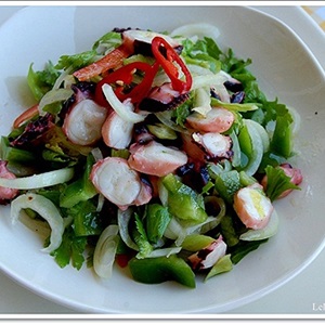 Salad bạch tuộc và bạch tuộc nướng tuyệt ngon