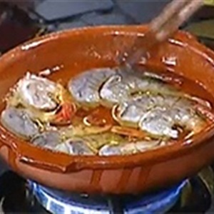 Tôm nấu tỏi theo kiểu Tây Ban Nha