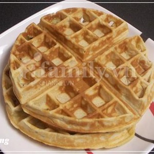 Bữa sáng ấm áp với bánh waffle chuối