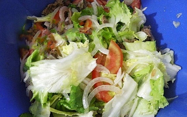 Cách làm salad xà lách thịt bò  