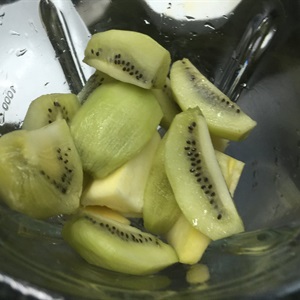 Sinh tố kiwi và táo