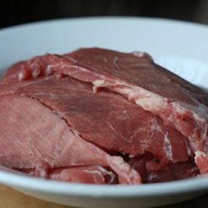 Cơm thịt bò trộn rau chân vịt