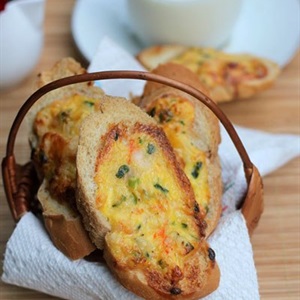 Bánh mì nướng tôm trứng