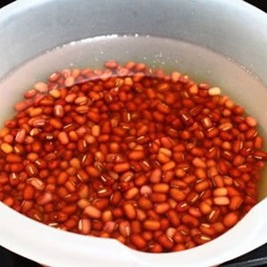 Chè đậu đỏ bột báng nước cốt dừa