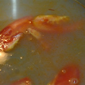 Canh thịt hến nấu cà chua