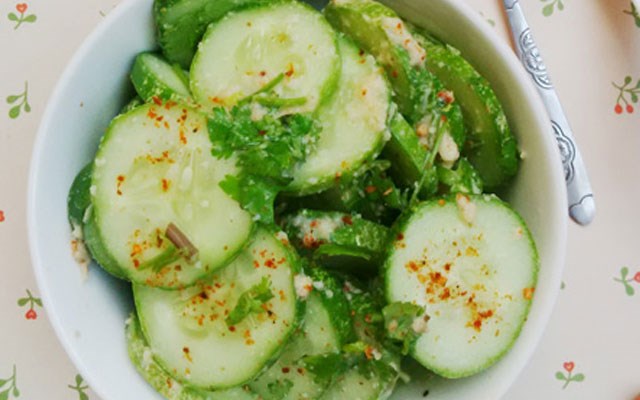 Cách làm salad dưa leo kiểu Thái  