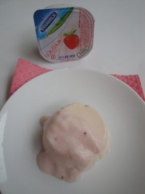 Strawberry yogurt panna cotta  