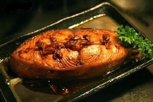Cá  kho tương trên bếp từ munchen  