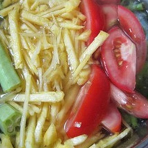 Canh tôm nấu chua kiểu Nam Bộ