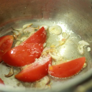 Canh dưa chua nấu cá trê