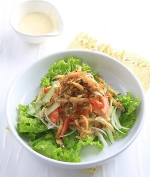 Salad cá cơm  