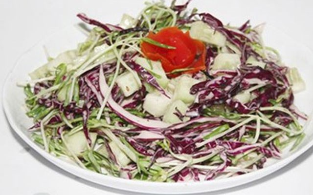 Cách làm salad rau mầm trộn bắp cải tím  