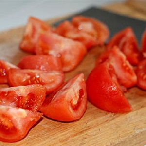 Canh cà chua chả mực