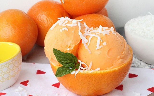 Cách làm kem tươi cam dừa  