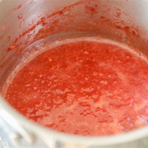 Thạch dâu trộn sữa chua