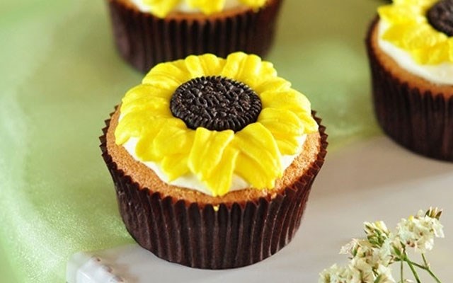 Cách làm cupcake hoa mặt trời  