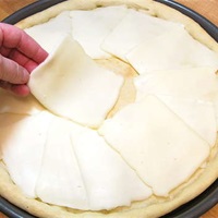 Làm bánh Pizza