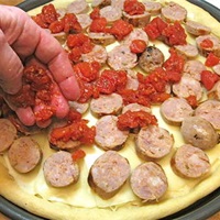 Làm bánh Pizza