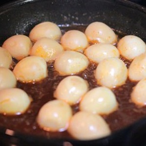 Trứng cút rim mặn