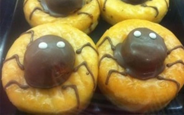 Bánh donut hình nhện cho Halloween  
