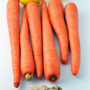 Tự làm nước ép cà rốt