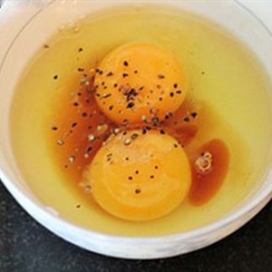 Trứng chiên cuộn đậu que