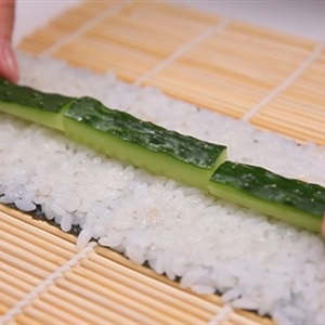 Sushi dưa leo
