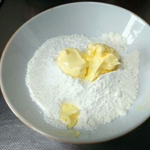 Bánh trứng nhân nho khô